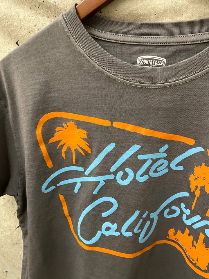 Country Deep Apparel – wholesale Screen printed t-shirt – Women′s – Hotel California Vintage Relaxed Crop T-shirt 2