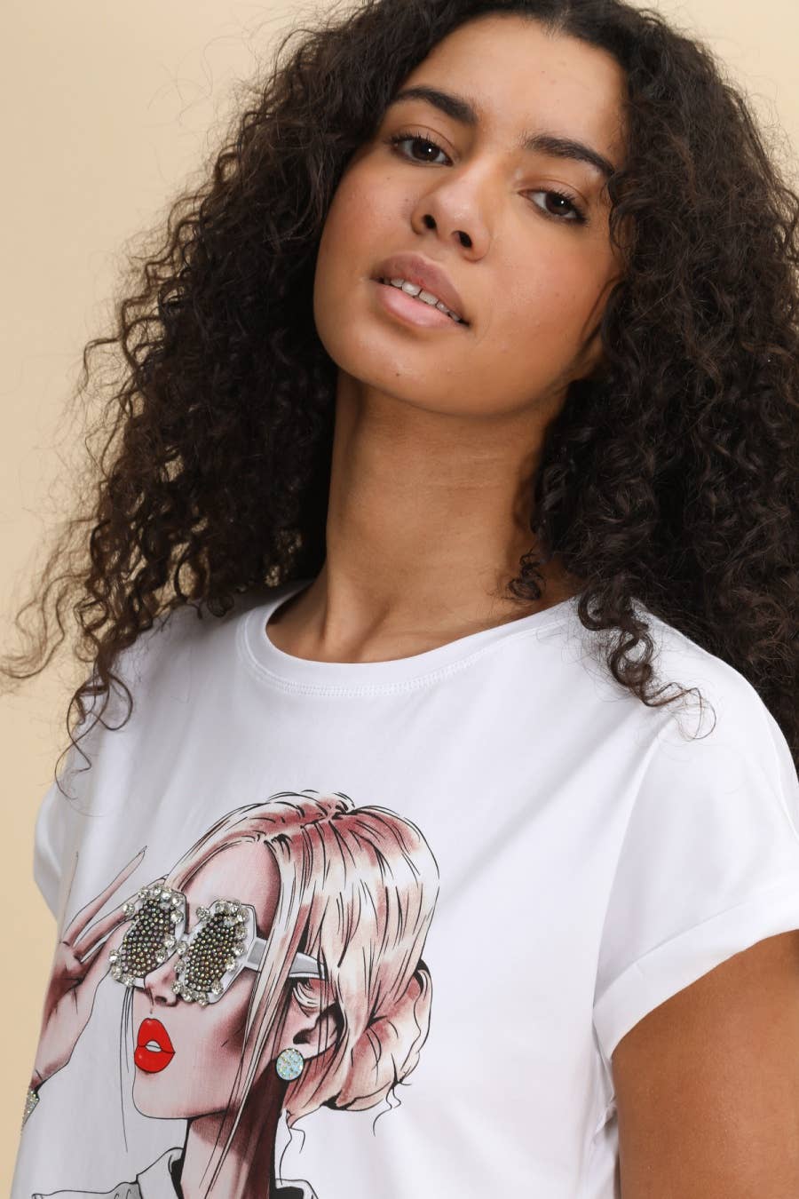 Attrait Paris - Wholesale Screen Printed T-Shirt - Women's - Printed cotton T-shirt with embossed "find love" graphic3