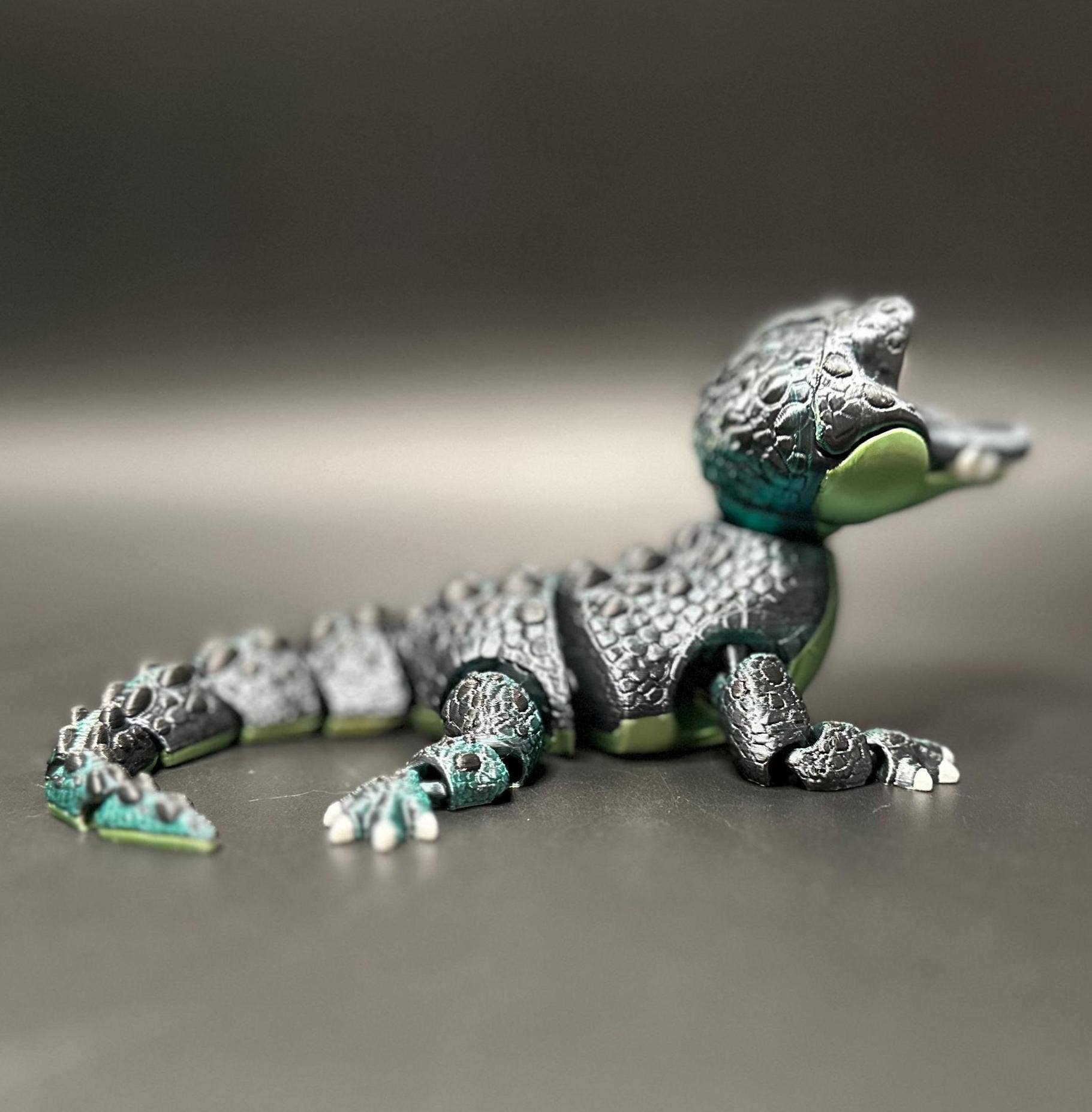 <3 Studio - Vendita all'ingrosso Figurina giocattolo - Bambini - Figura Articolata di Coccodrillo per Amanti dei Croc4