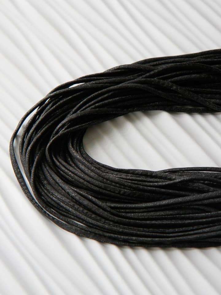 Tørklæde eller halskæde i metallisk sort 'Frost' for engroshandel hos Necknots