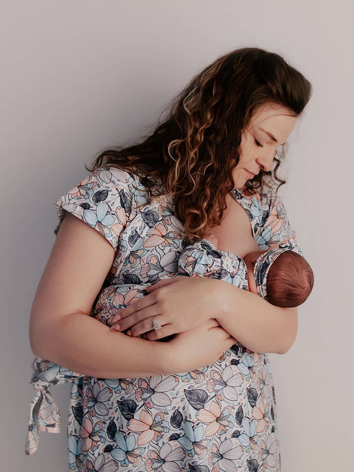 Three Little Tots – Vestido - Maternidade por atacado – Vestido de parto e entrega/enfermagem Flower Bloom7