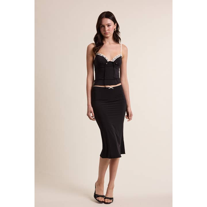 ENSEMBLE CAMISOLE ET JUPE MIDI EN DENTELLE UNIE NOIRE pour la vente par Sky to Moon