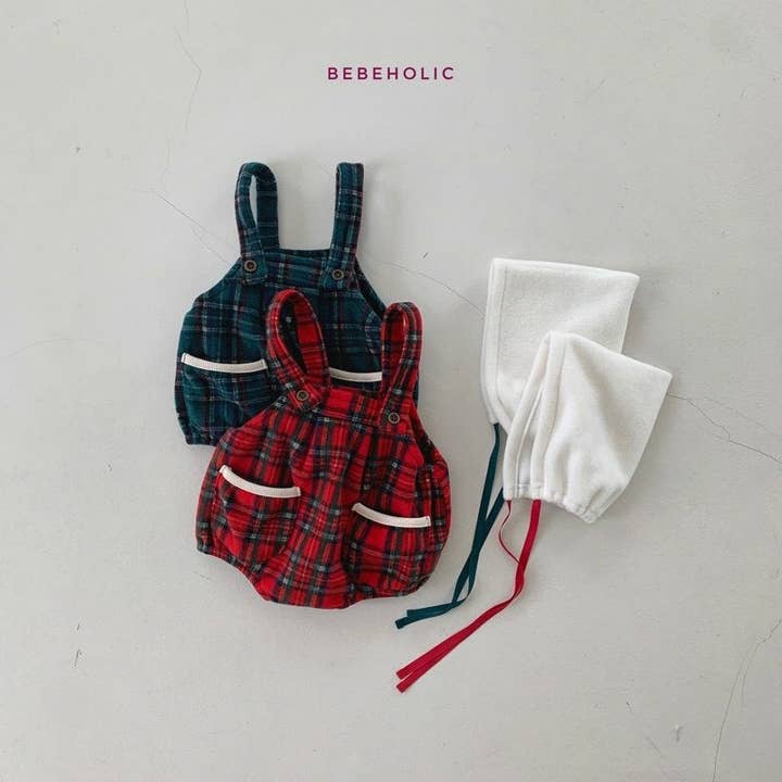 Conjunto de Jardineiras e Touca de Xadrez por atacado de Cozy Kidz