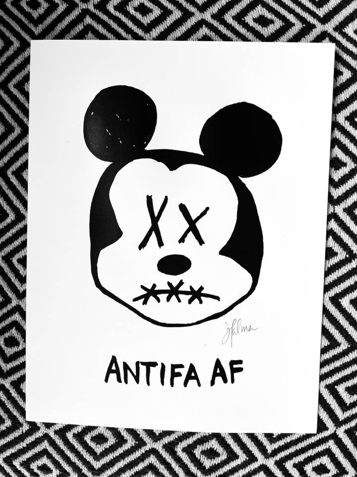 ANTIFA AF - RIP DizKnee (21,6 x 27,9 cm) zeefdruk voor wholesale door Pixel Palmer