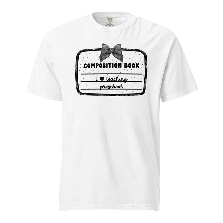 T-shirt "J'aime enseigner à la maternelle" Carnet de composition | Livres et nœuds pour la vente par Schoolgirl Style