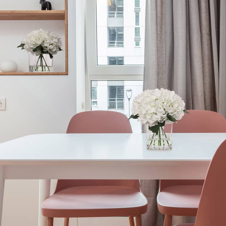 Larksilk - Wholesale Artificial flowers - 10" White Hydrangea Flowers In Glass Vase With Water Look3