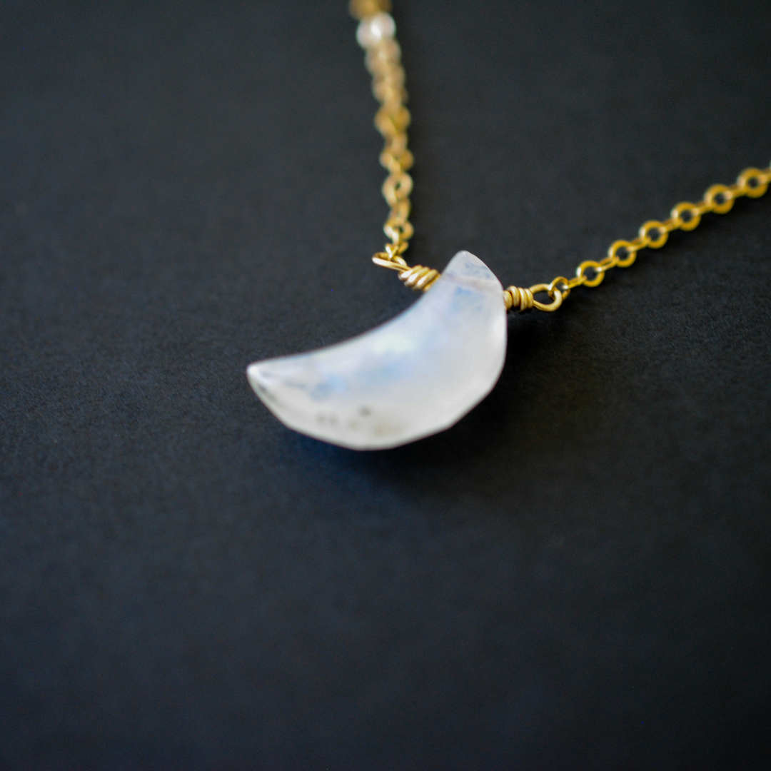 Seaflowerjewelry - Vendita all'ingrosso Parure di gioielli - Collana luna arcobaleno con pietra di luna e orecchino a stella2