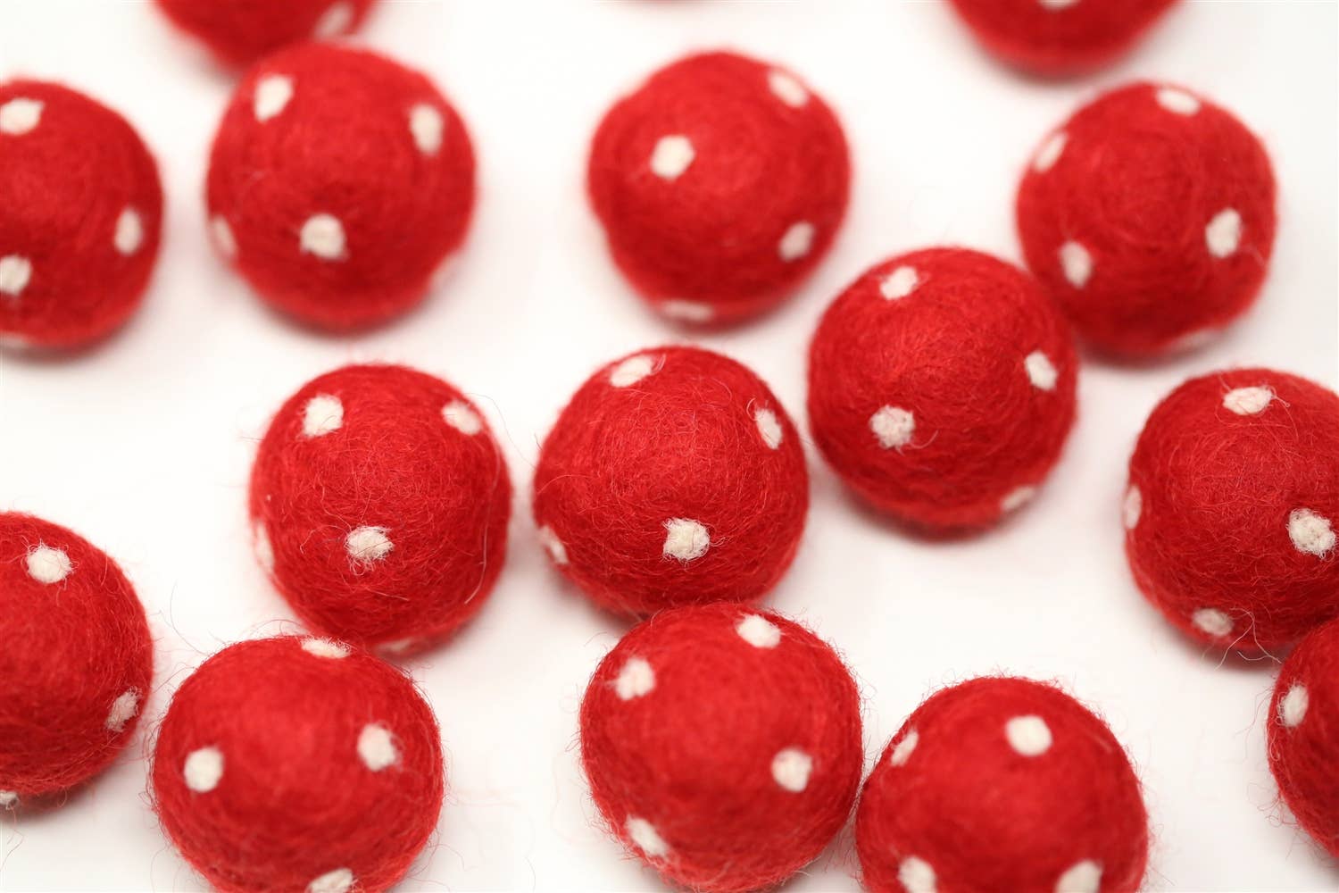 The Felt Pod - Wholesale Craft Supplies - Felt 2.5 CM Dots Swirls Pack of 10 Balls - Red3