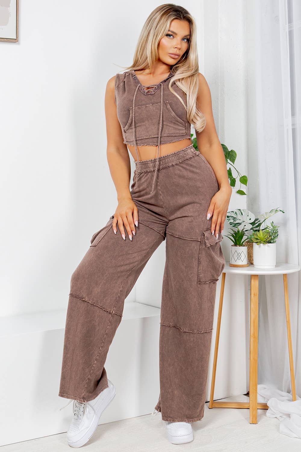 Jour - Vente Ensemble de vêtements d'intérieur – femme - Haut court à capuche délavé aux minéraux et pantalon à poche cargo GD560915