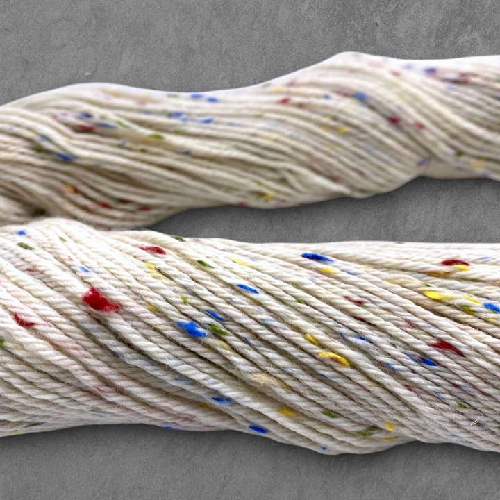 Rooster Yarns – Engroshandel Garn – Ufarvet garn: Donegal Tweed DK Strikkegarn