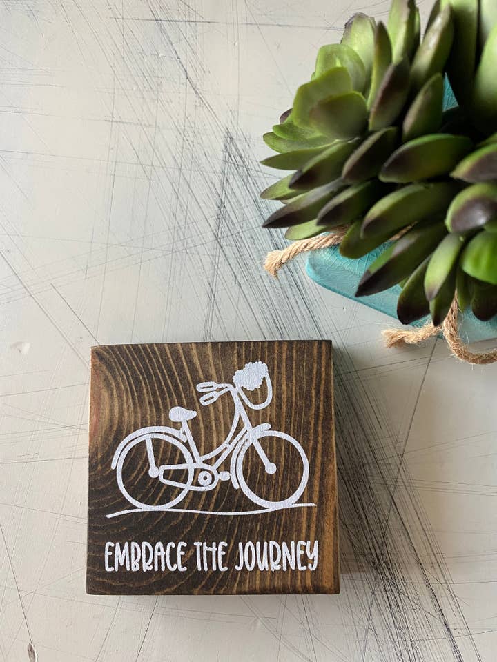 Embrace the Journey - handgemaakt houten bord voor wholesale door Novotny Designs