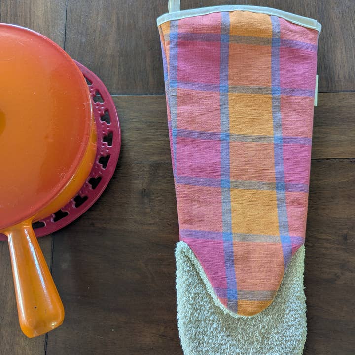 Long oven glove Cosy Marigold for wholesale by Maison Elhoria