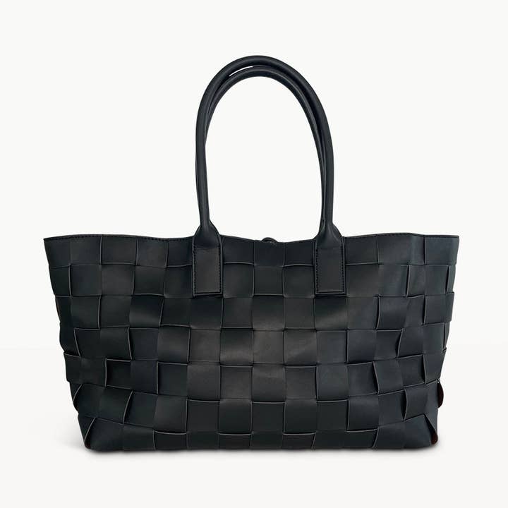 Le sac cabas tissé Tess en noir pour la vente par Worth A Million