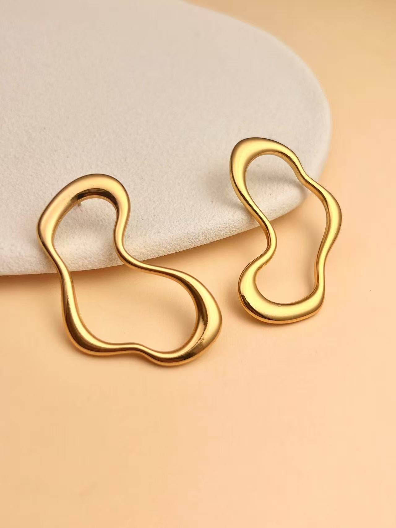 COSMOS - Wholesale Hoop Earrings - Gold organic design earrings in stainless steel