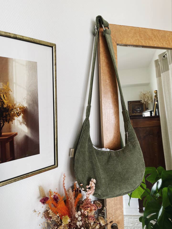 Grüner Cord-Croissant-Tasche für den Großhandel von Peman