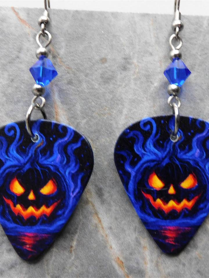 Pendientes de púa de guitarra con calabaza de Halloween y cristales de Swarovski. para venta al por mayor de Simply Raevyn