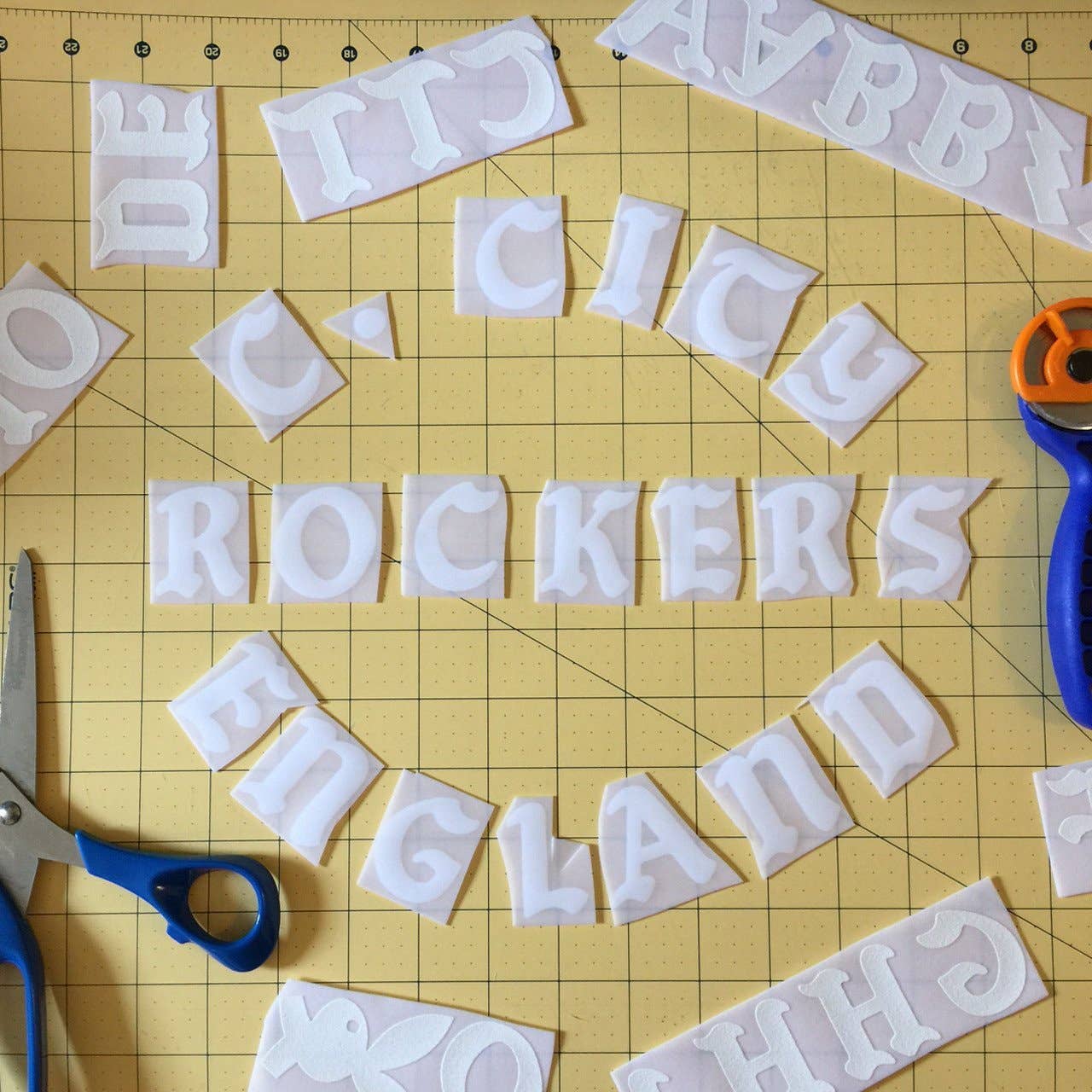 World Famous Original - Wholesale Sublimatie-transfer - Opstrijkbare sets met gevlokte letters2