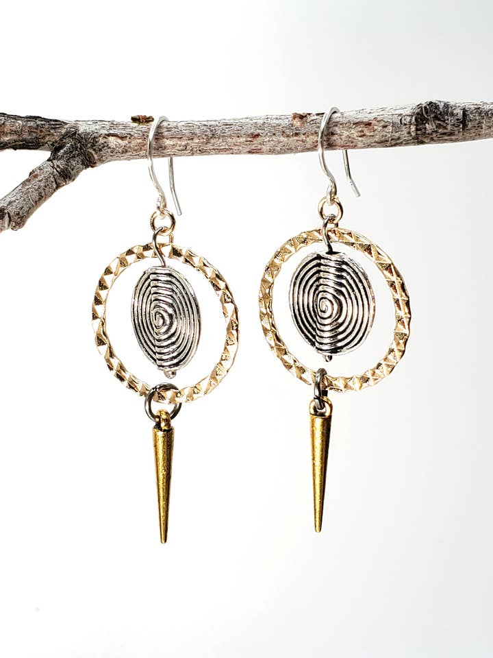 Boucles d'oreilles, métal mixte, Gwen pour la vente par Jezabel Adornment