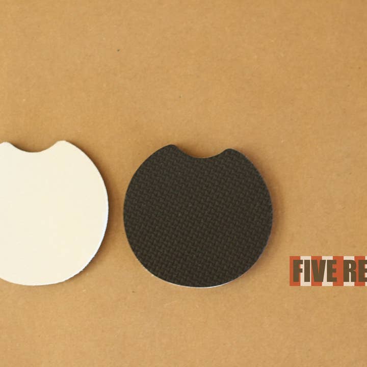 Dessous de verre en tissu de 2,5 po pour la vente par Five Red Engraving