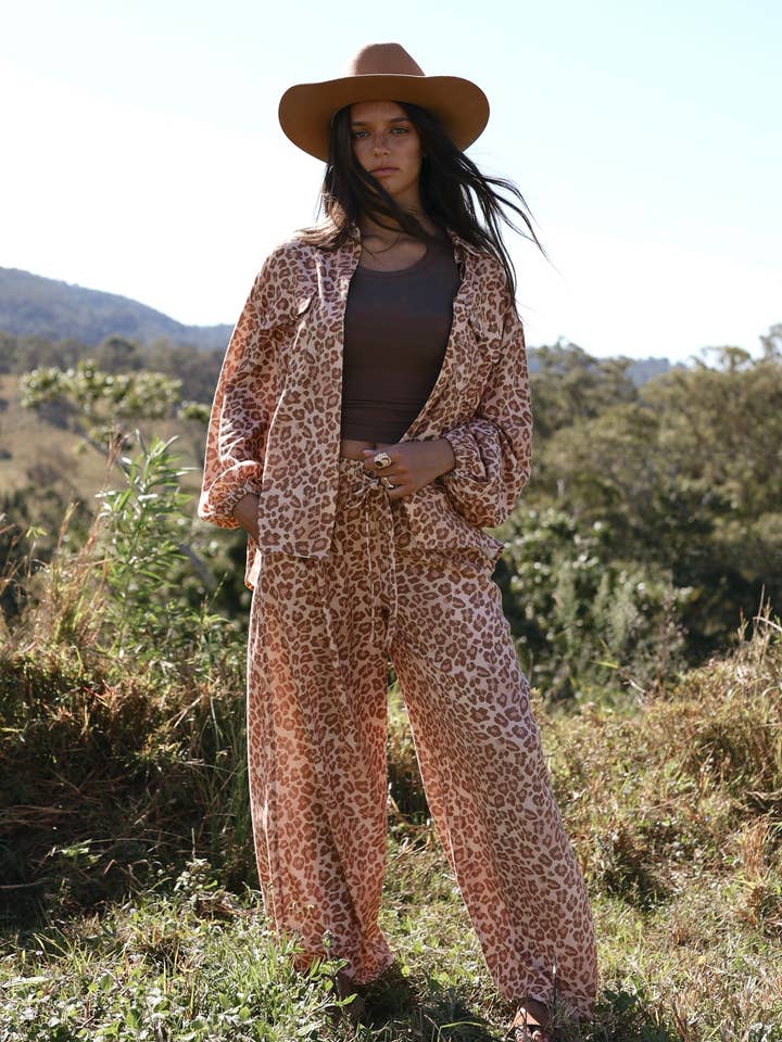 Coven and Co - Wholesale Buttoned-down shirt – Women's - Savanna Shirt4