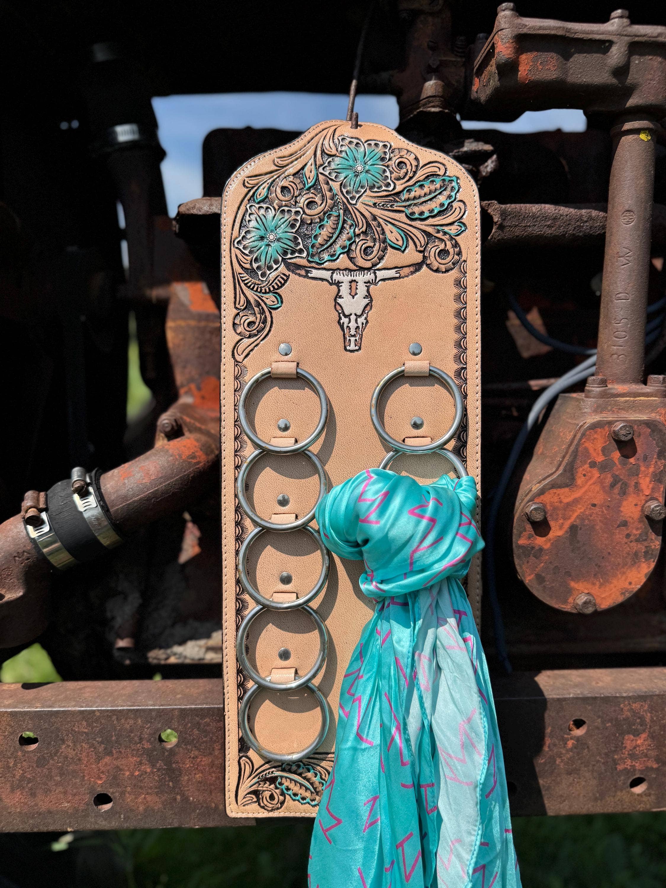 Double B Wild Rags – Großhandel Schal – Damen – Echter Western-Tooling-Leder-Wild-Rag-Schalhalter Keeper ein Double B Wild Rags Exklusiv.5