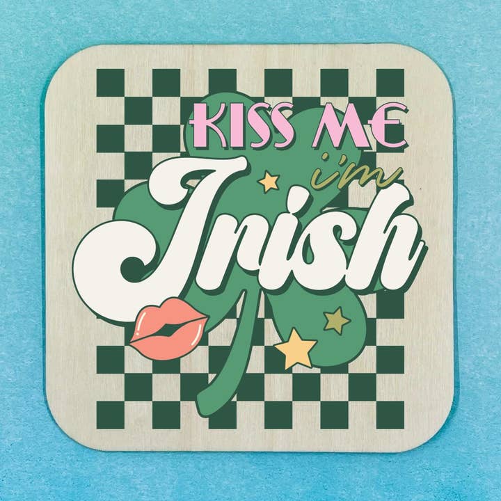Sous-verre en bois - Kiss Me I'm Irish pour la vente par 143 Gumdrops