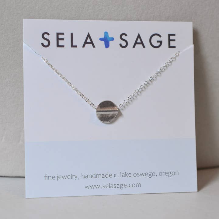 Organisk Ridge Silvermynt Hänge, Rustik Texturerad Medaljong för wholesale av Sela+Sage