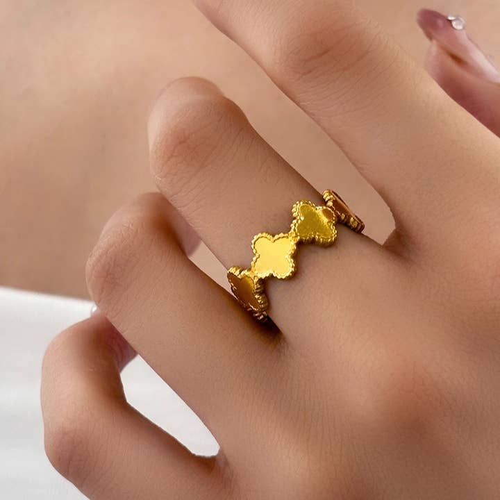 2 anelli regolabili trifoglio acciaio inossidabile oro placcato 18K per la vendita all'ingrosso da parte di Minimalistajoyeria