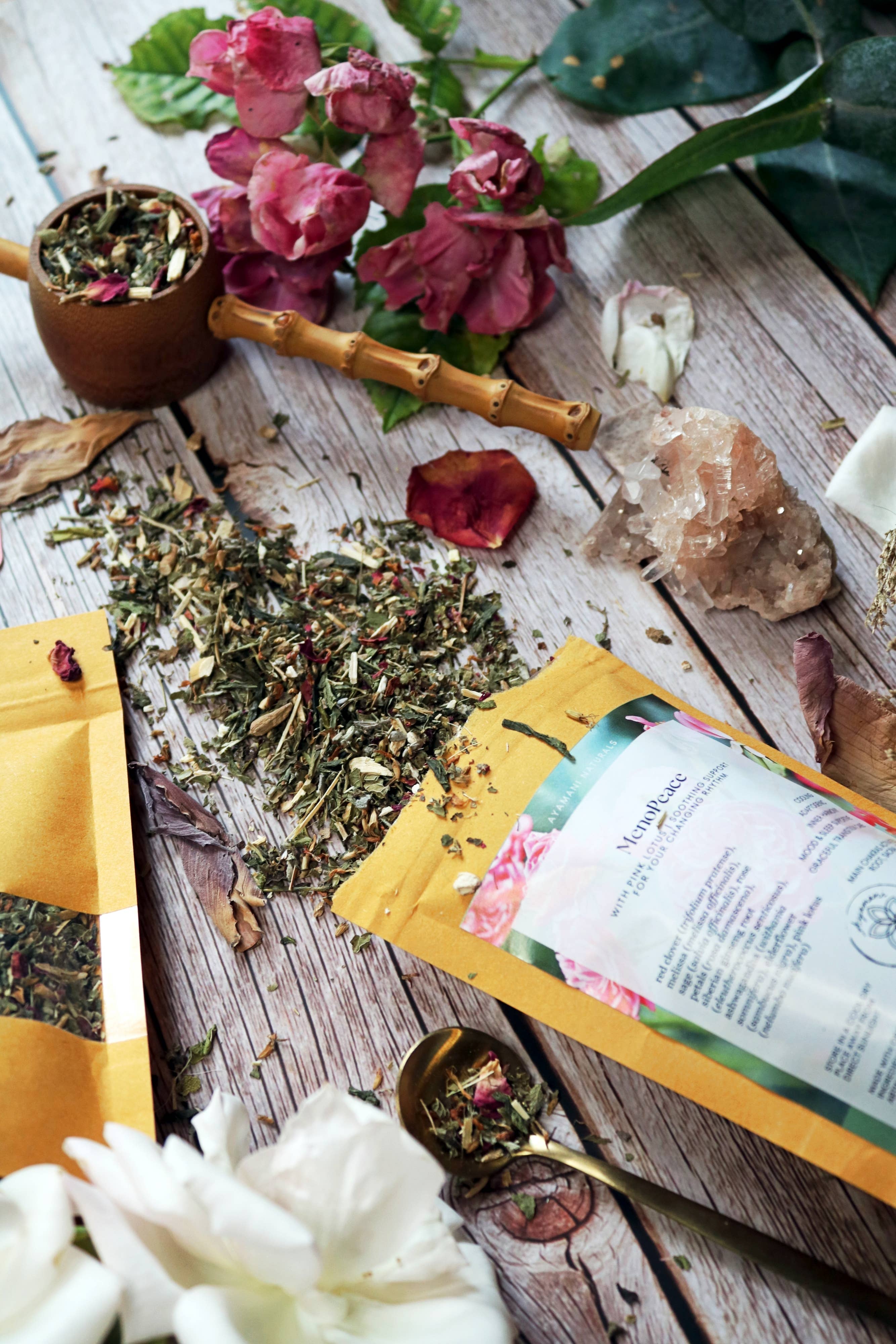 Ayamani Naturals - Vendita all'ingrosso Tisane salutari e depurative - MenoPeace | Tisana alle erbe per la menopausa con loto rosa6