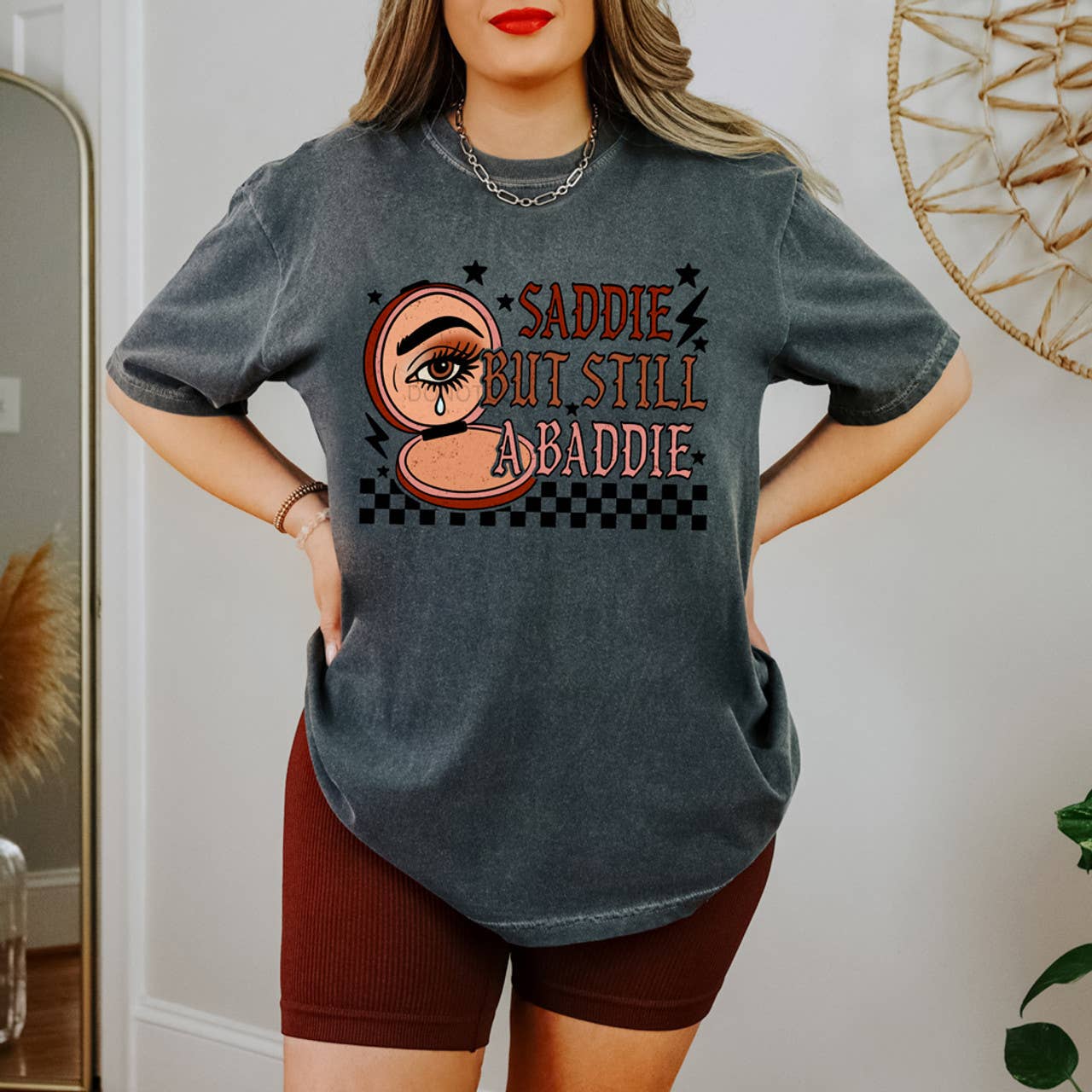 Trendy Tee Co. – wholesale T-shirt (graphic) – unisex – Saddie But Still A Baddie Tee0