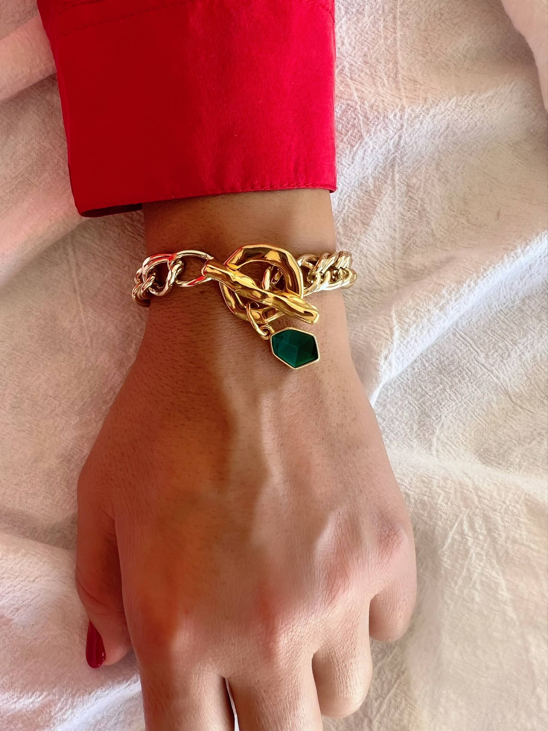 Christina Christi - Vendita all'ingrosso Braccialetto con ciondolo/pendente - Bracciale a catena chunky dorata con pietra verde smaltata1