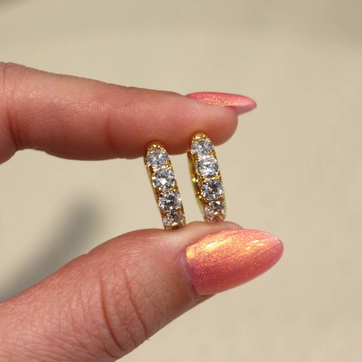 Créoles épaisses plaquées or 18k Chunky CZ pour la vente par Sabsies Beauty