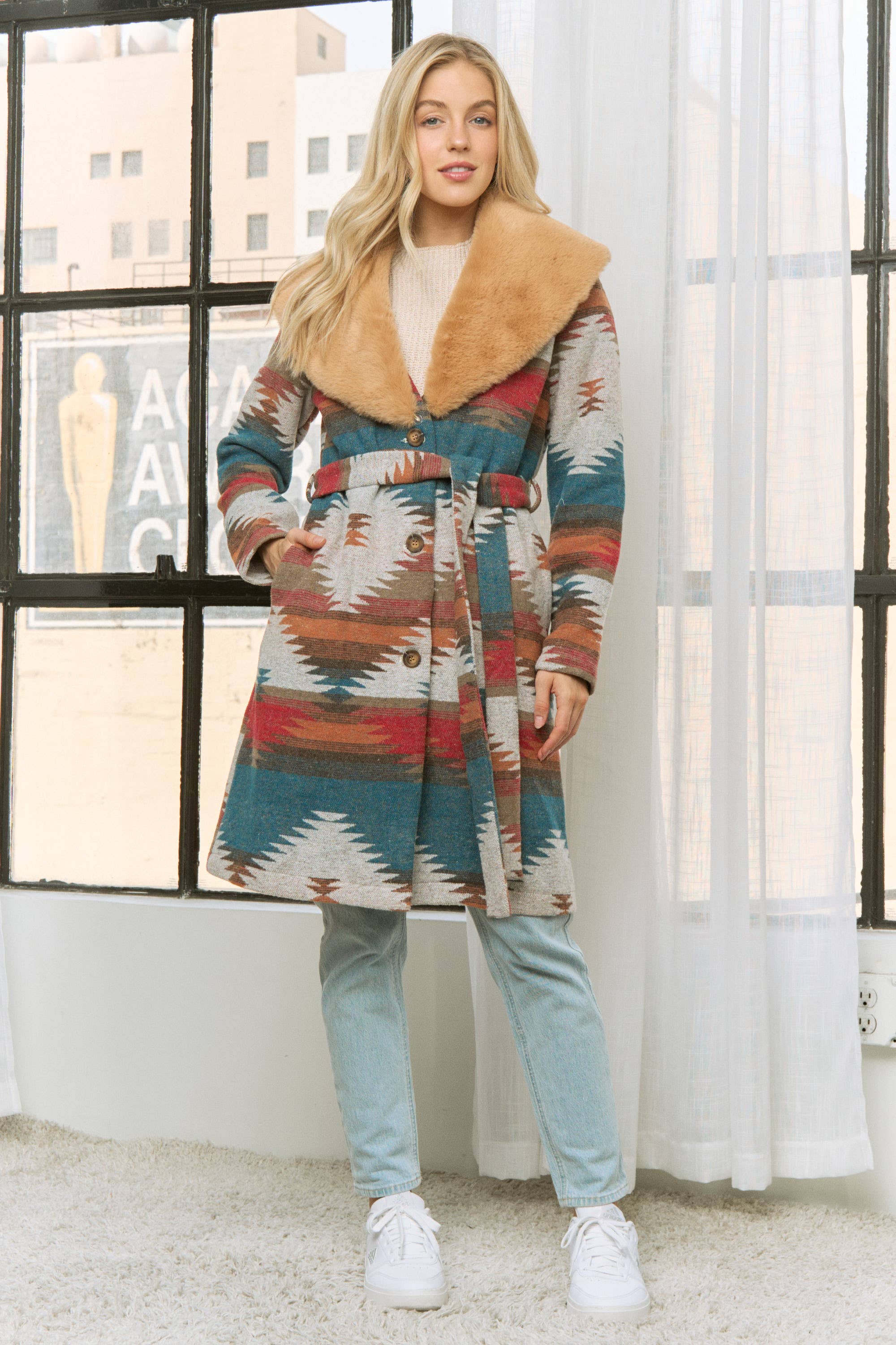 Sweet Generis - Venta al por mayor Sobrecamisa - Mujer - CHAQUETA AZTECA CON CUELLO REDONDO DE PIEL EN CONTRASTE22