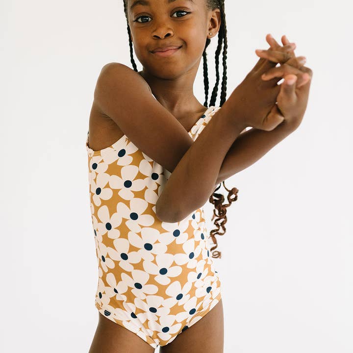 LA PIEZA ÚNICA EN PÉTALO ABARROTADO para venta al por mayor de Alice + Ames