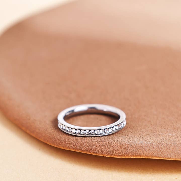 Anello in Acciaio Titanio con Cristallo per la vendita all'ingrosso da parte di Revelari