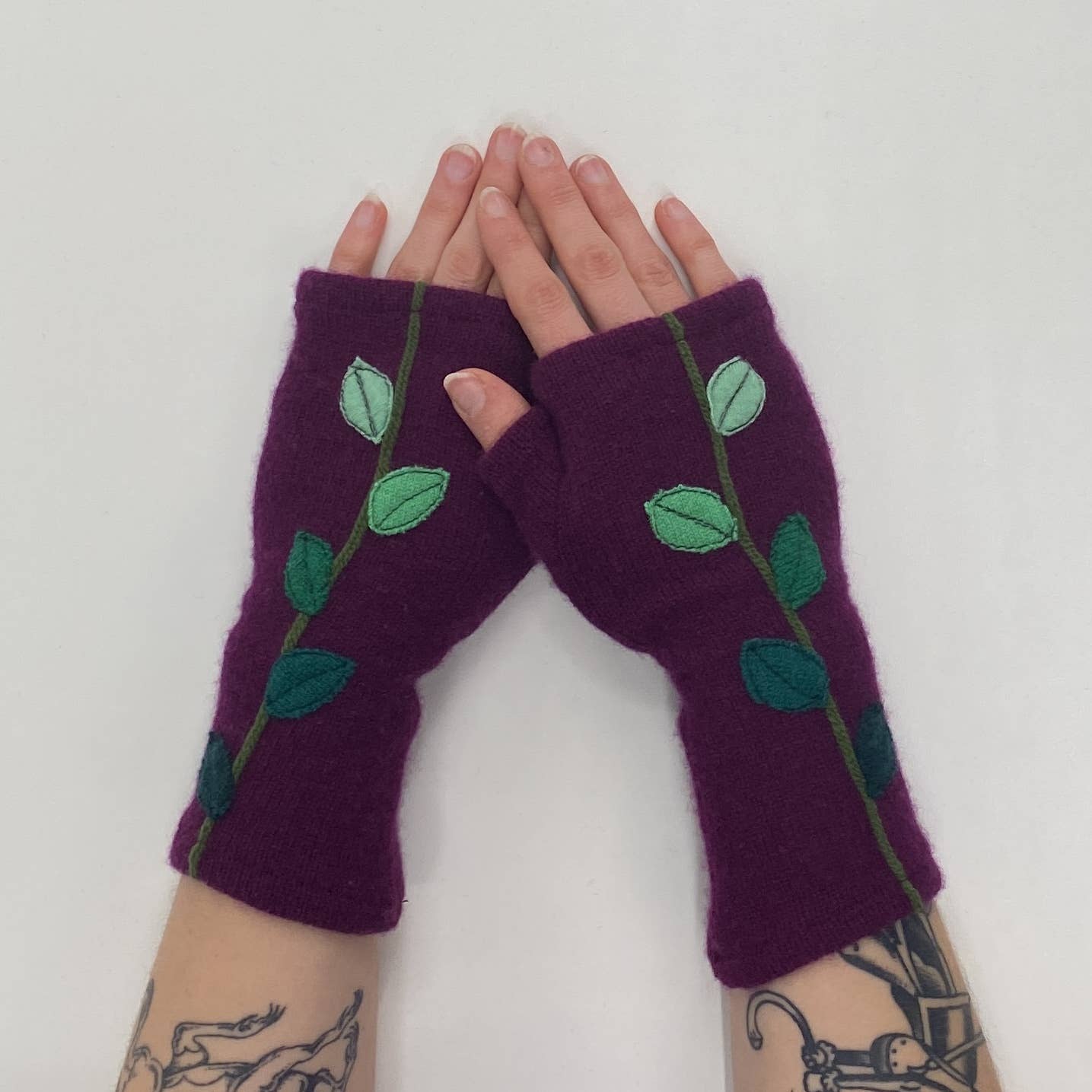 Sardine Clothing Co. - Wholesale Gloves - Women's - Fingerless Cashmere Gloves-Leaves3