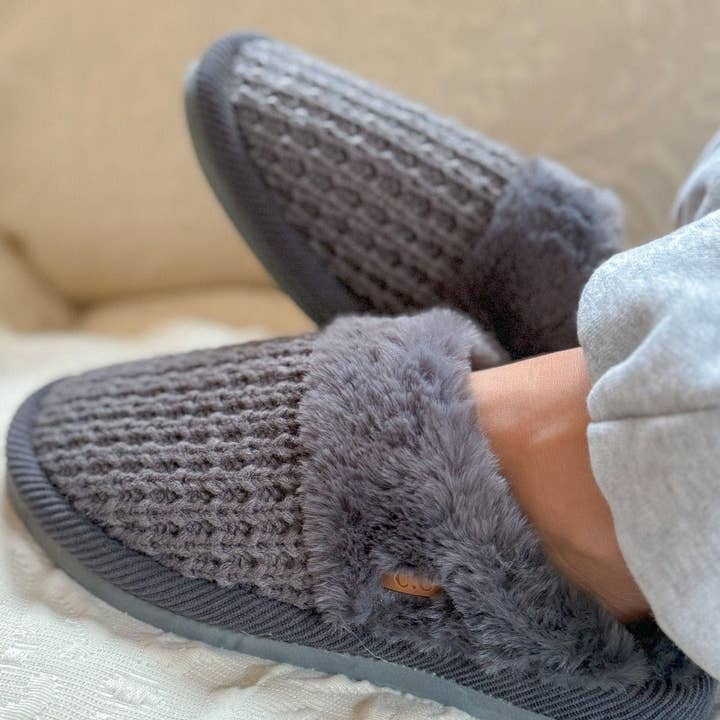 MiMi Wholesale - Wholesale Slippers - Women's - SPE0032 Waffle Knit Furry Slippers5