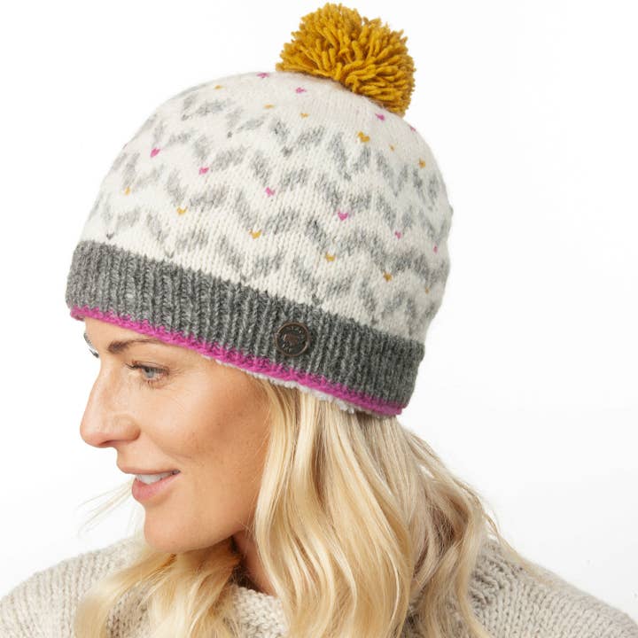 Chevron Wings Bobble Hat - Ren uld - Strikket - Fair Trade for engroshandel hos Black Yak Ltd