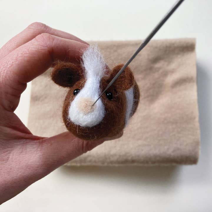 Bergin & Bath – Engroshandel DIY-sysæt – Nålefiltning kit - Marsvin. Håndværkssæt til voksne