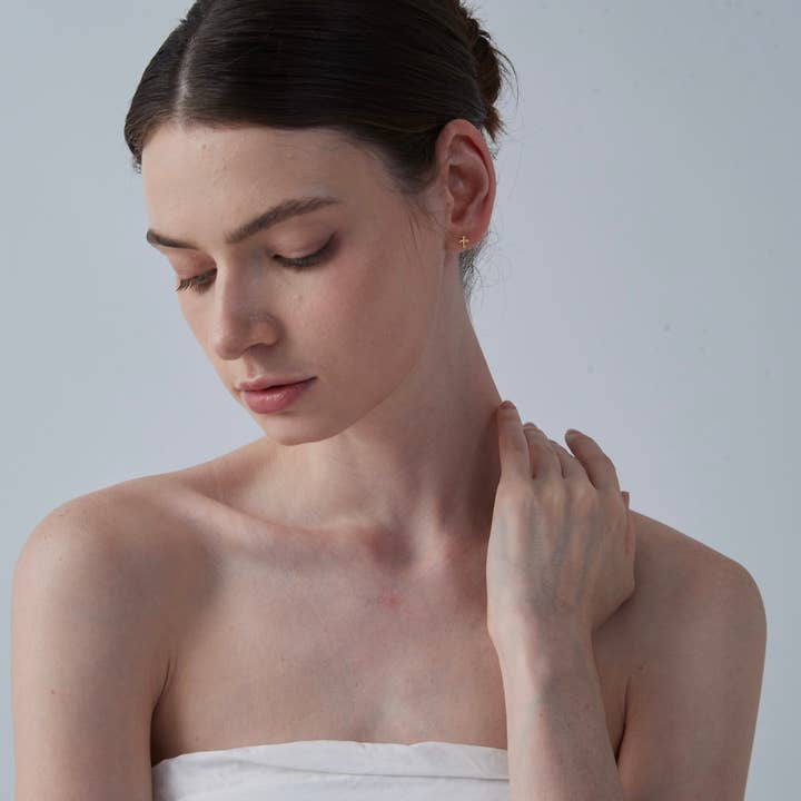 Perimade & Co. LLC – wholesale Stud/post earrings – Tiny Small Dainty Cross Stud Earrings in 925 Sterling Silver4