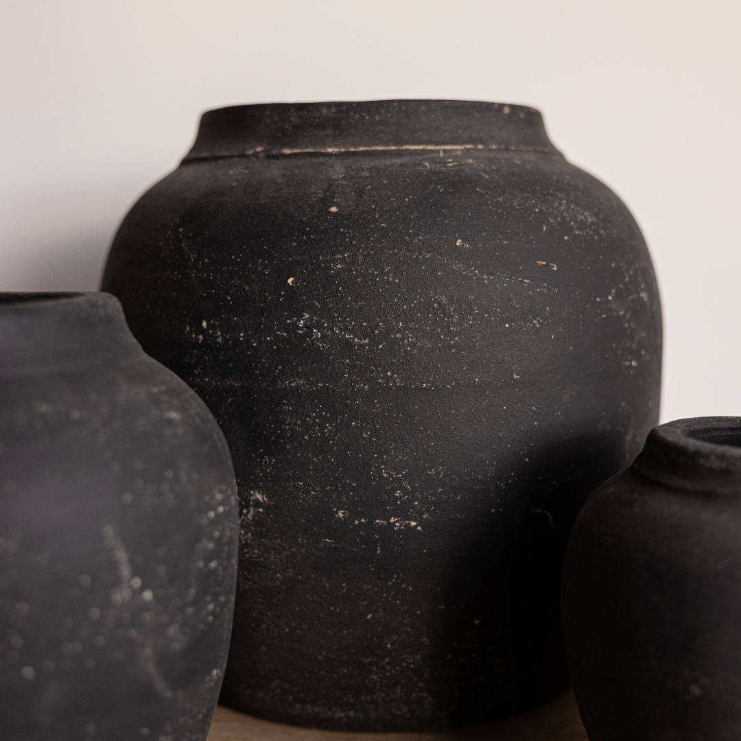 Luxe B Co - Wholesale Vase - Leon Black Wash Round Vase Small2