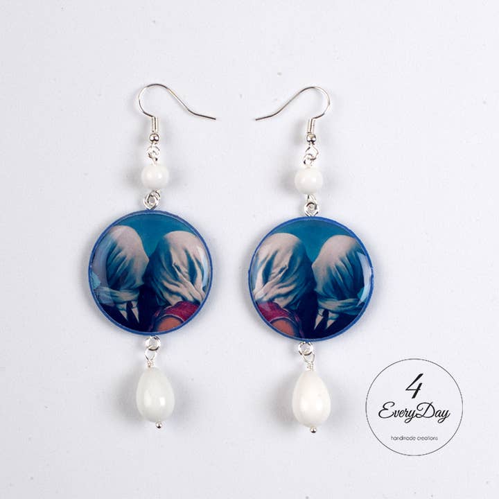 Orecchini in legno e Resina - Amanti di Renè Magritte per la vendita all'ingrosso da parte di 4everyday Handmade