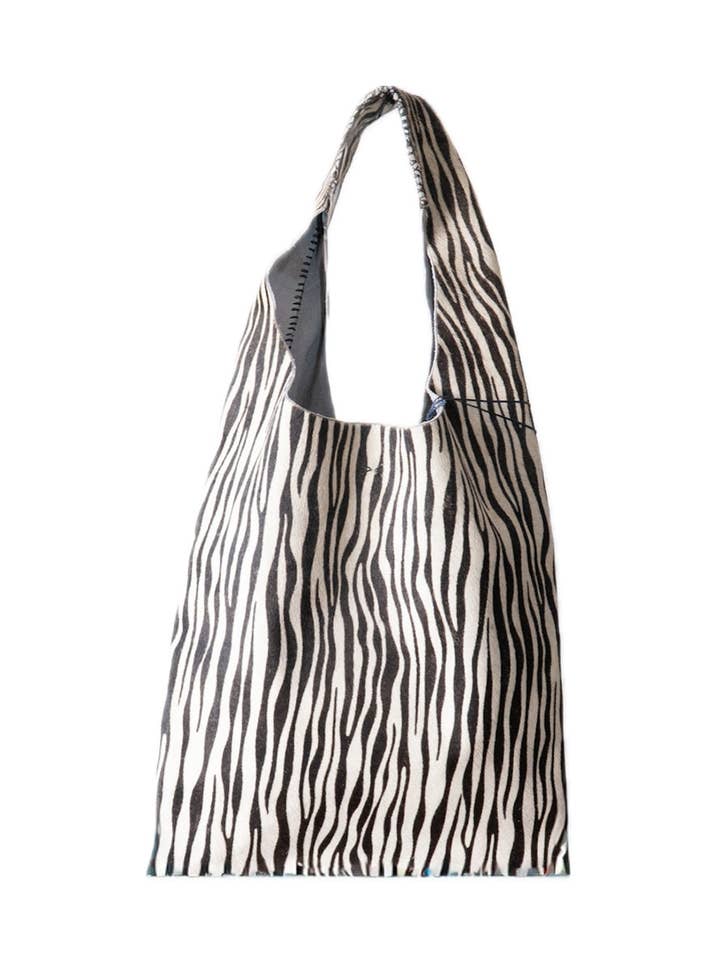 palermo taske | zebraprint genanvendt koskind for engroshandel hos VOLTA ATELIER