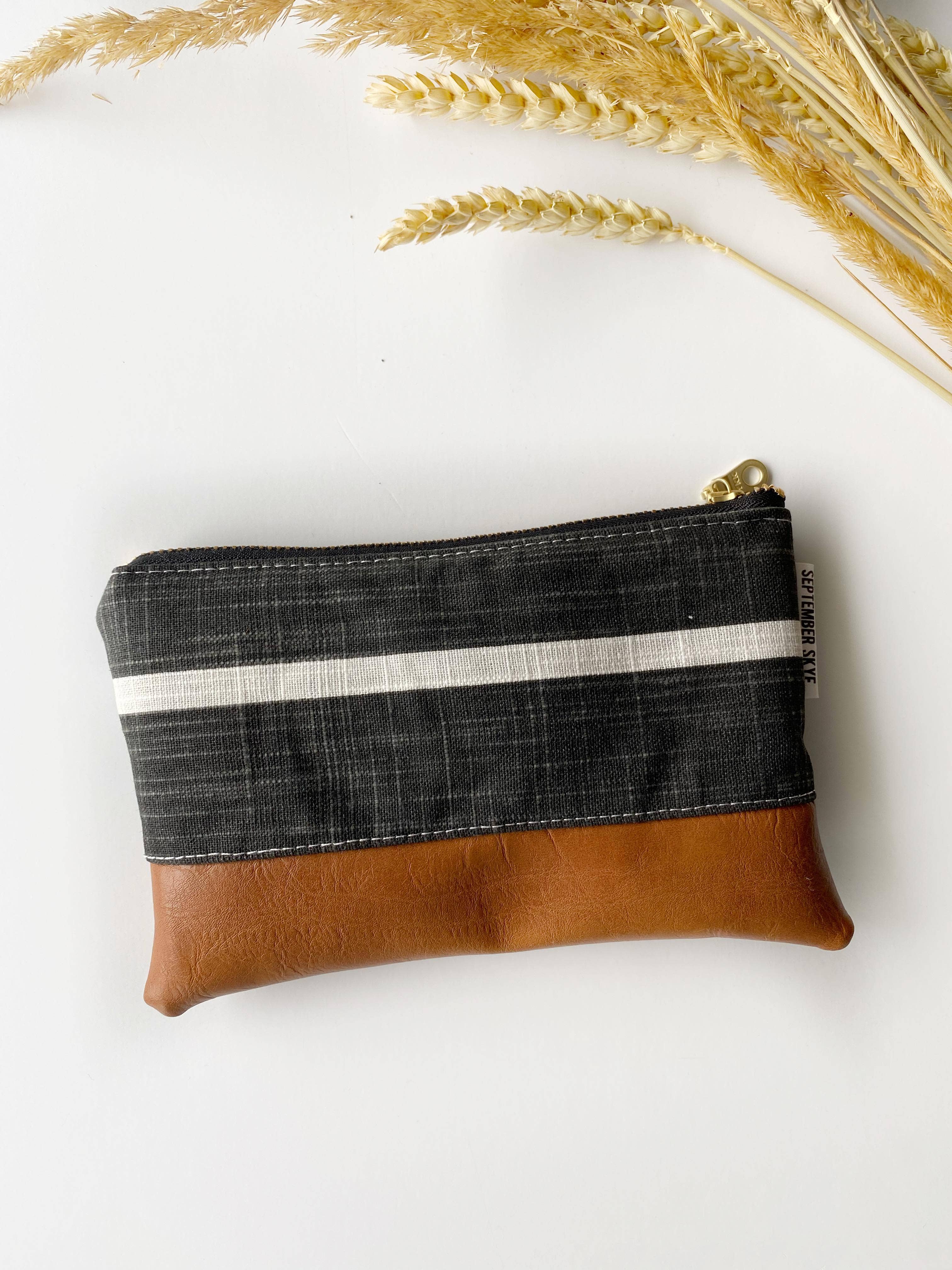 September Skye Bags & Accessories - Wholesale Coin purse – Women’s - Coin purse in black and white striped farmhouse