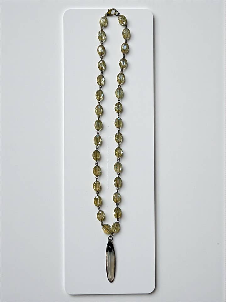 Colar Oval Champanhe 24" com Pendente em Forma de Gota por atacado de Ava Capri