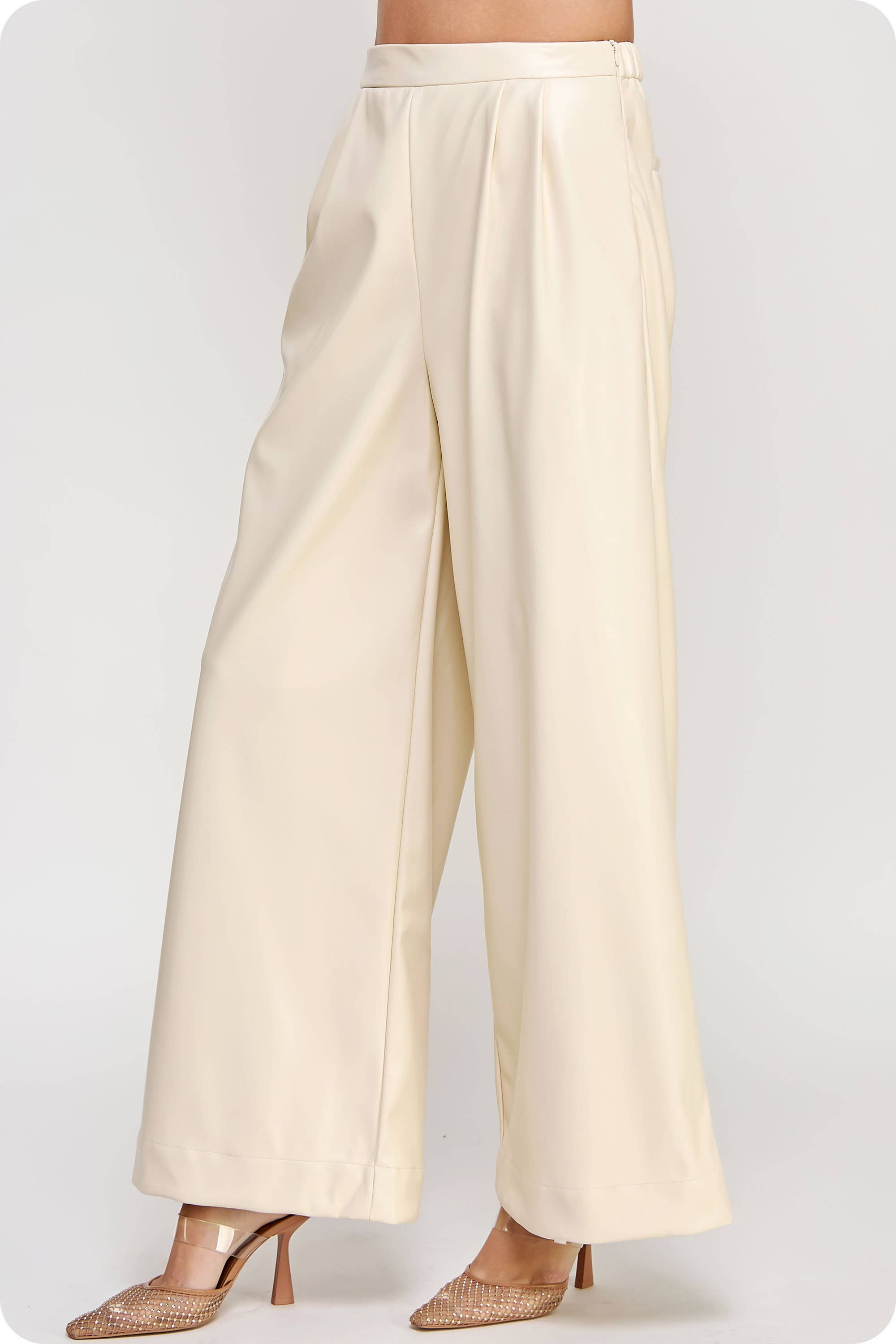 Strut & Bolt – Engroshandel Bukser - Dame – Plisserede detaljer Bredben Bukser i imiteret læder6