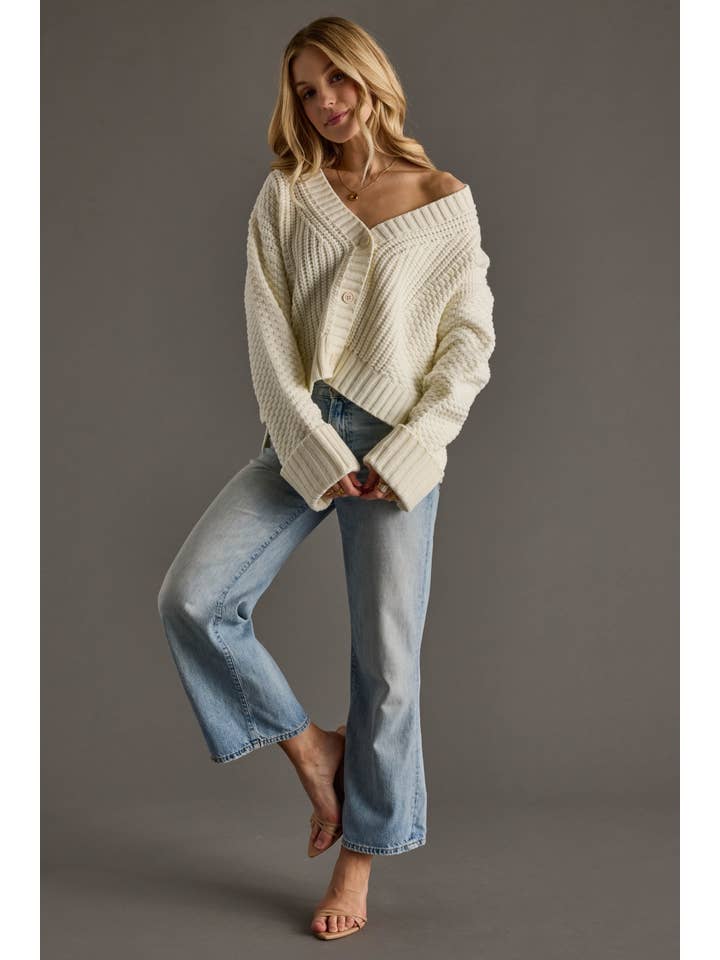 Panache Apparel Co. - Vente Cardigan – femme - Cardigan court en maille ivoire à boutons2