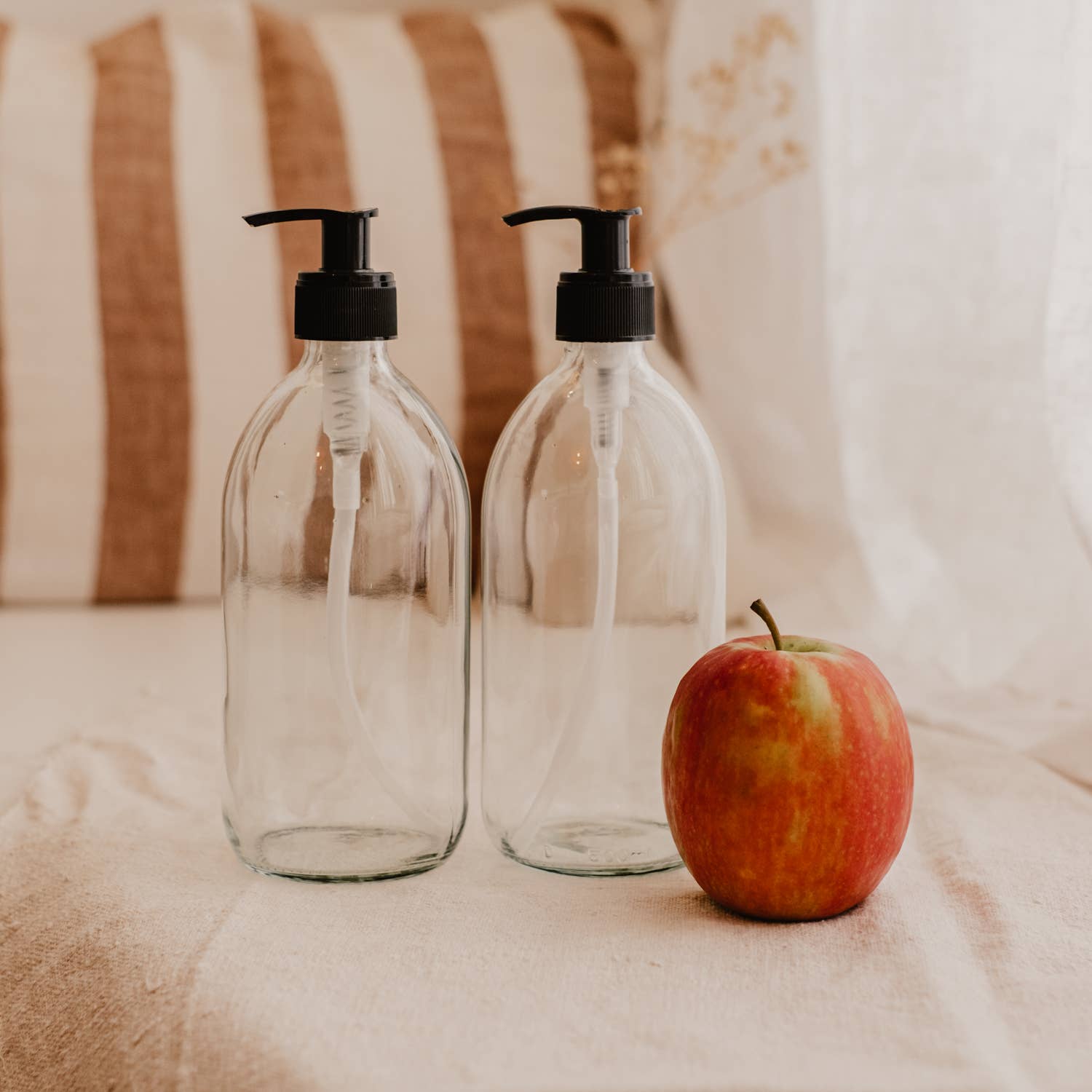 Little Pots - Wholesale Soap Dispenser - Recycled white glass striated black soap dispenser bottle6