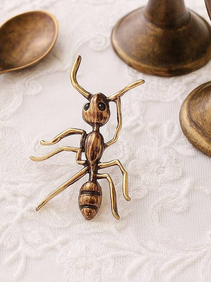 Myrestil Broche i Vintage-stil for engroshandel hos Wild & Free