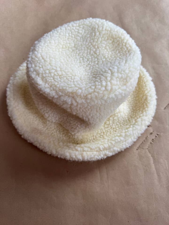 Échantillon - Chapeau bob en sherpa for wholesale by Gibou